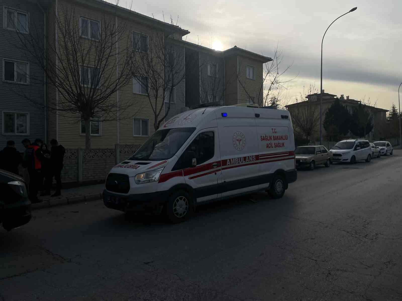 patates kizartmasindan zehirlendikleri iddiasiyla anne ve 3 cocugu hastanelik oldu 2 FwMAABqX