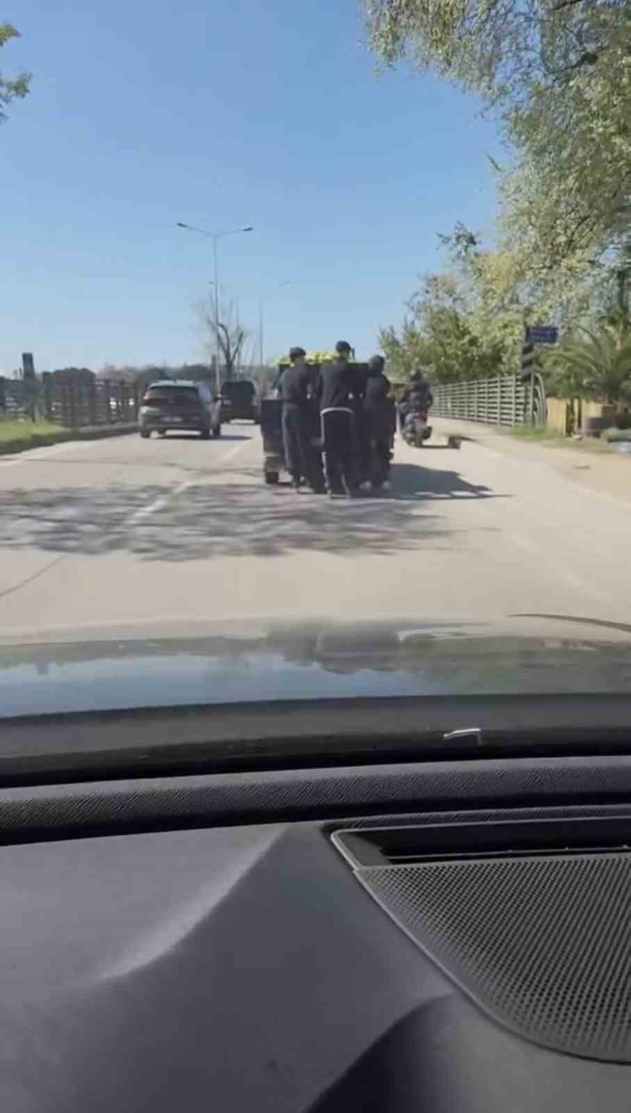 patenli genclerin tehlikeli yolculugu kamerada 0 d5rlwTNK