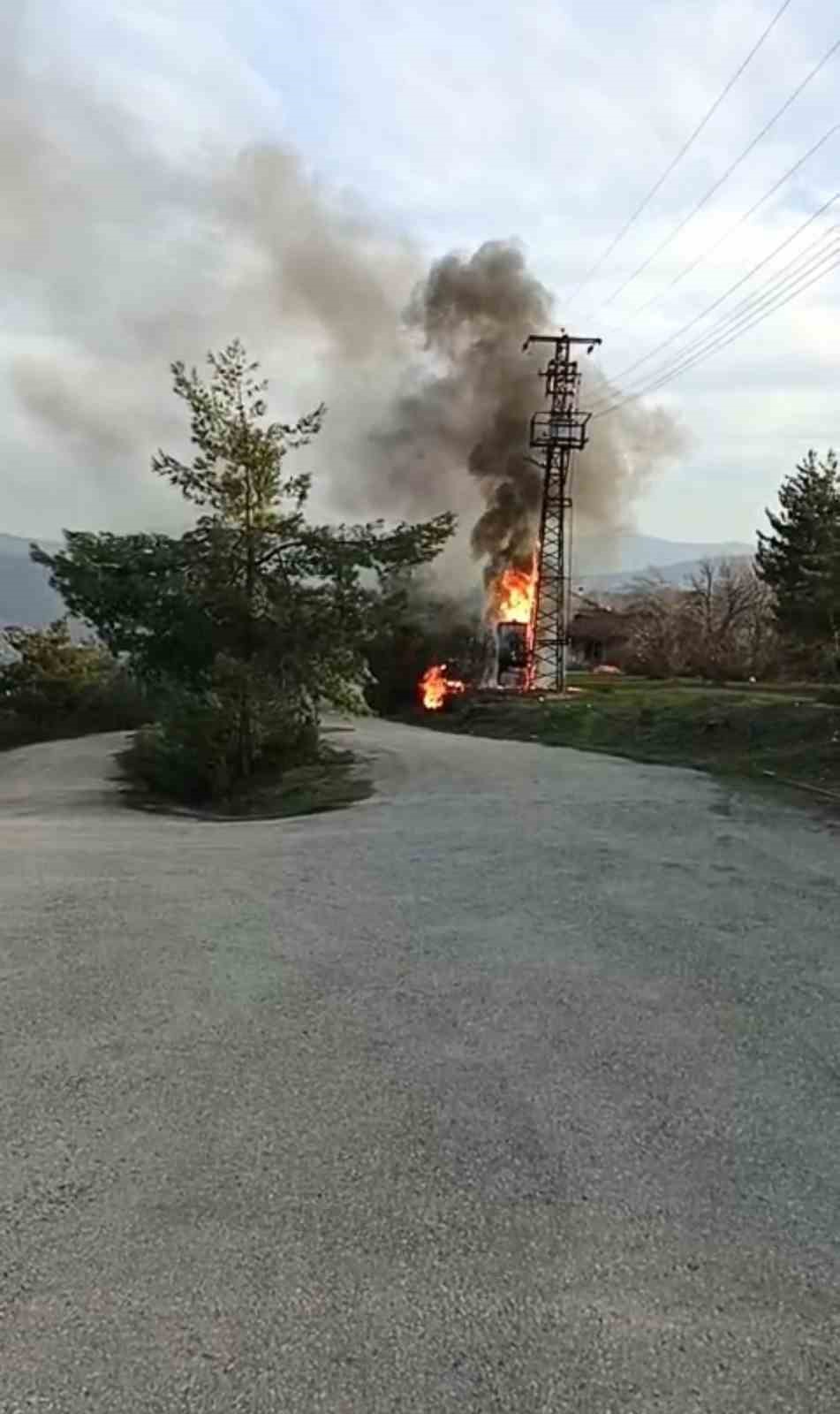 patlayan elektrik trafosu alev aldi 2 zJ7eTZkL