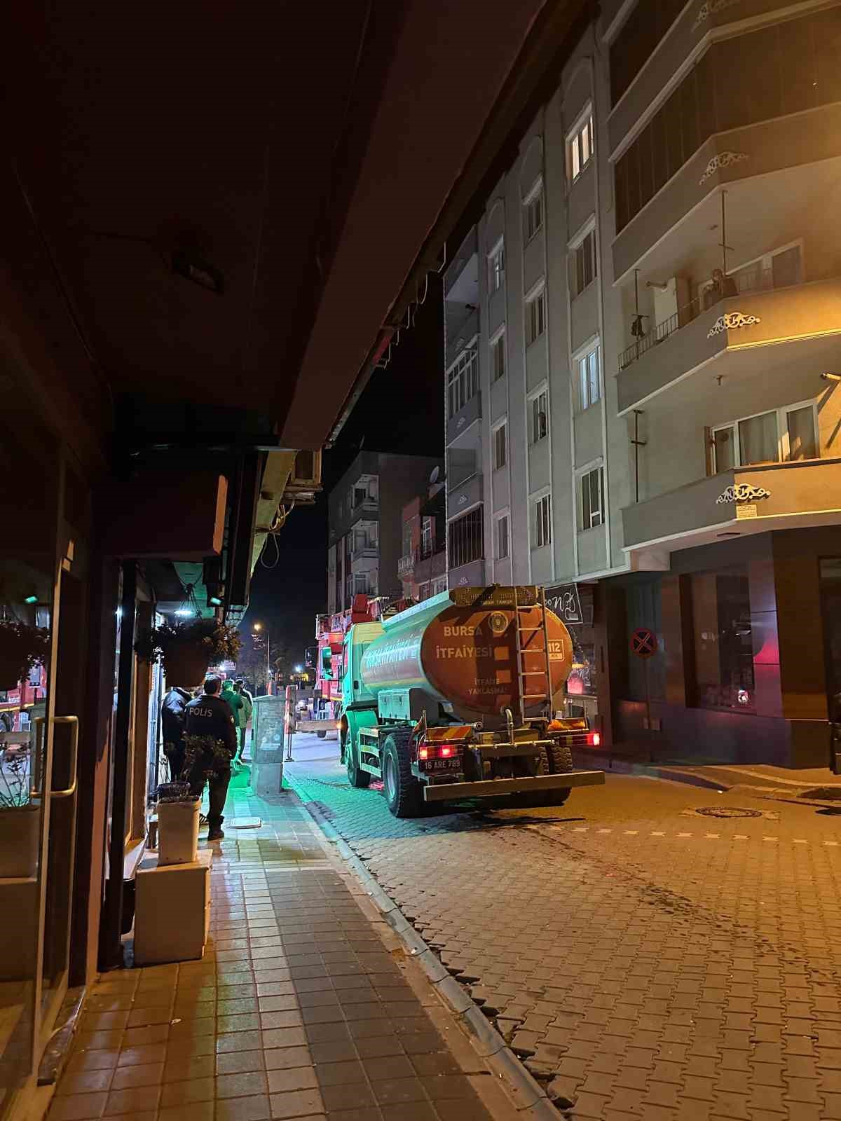 patlayan pelet soba kafede yangin cikardi 3 tnU67Vln