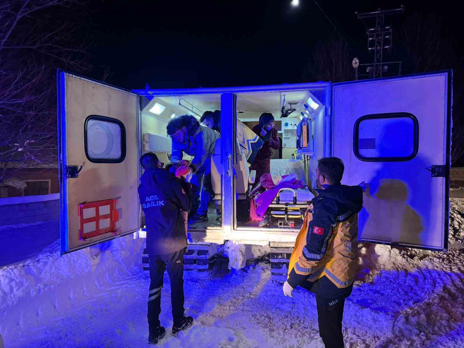 Patnos’ta kar engeline rağmen 40 günlük bebek kurtarıldı 4 patnosta kar engeline ragmen 40 gunluk bebek kurtarildi 0 OhRFVNzu