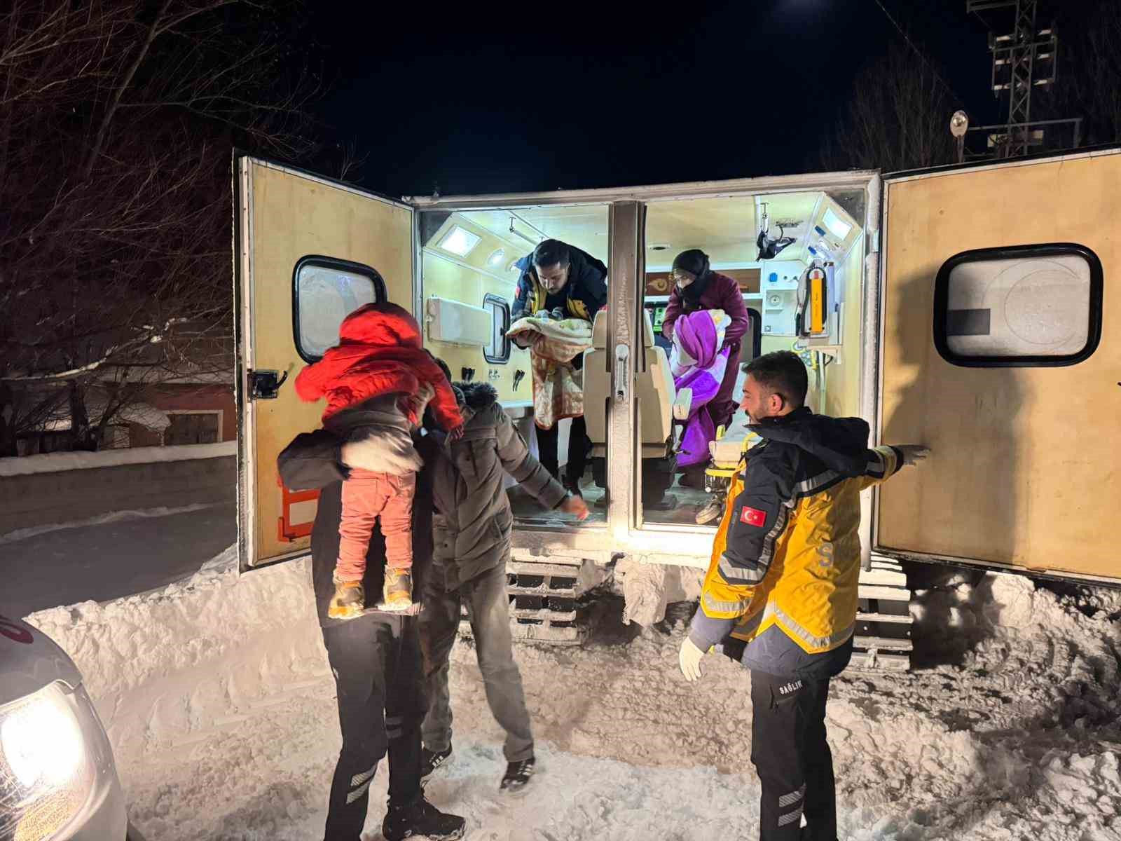 Patnos’ta kar engeline rağmen 40 günlük bebek kurtarıldı 7 patnosta kar engeline ragmen 40 gunluk bebek kurtarildi 3 hIfRtz1y