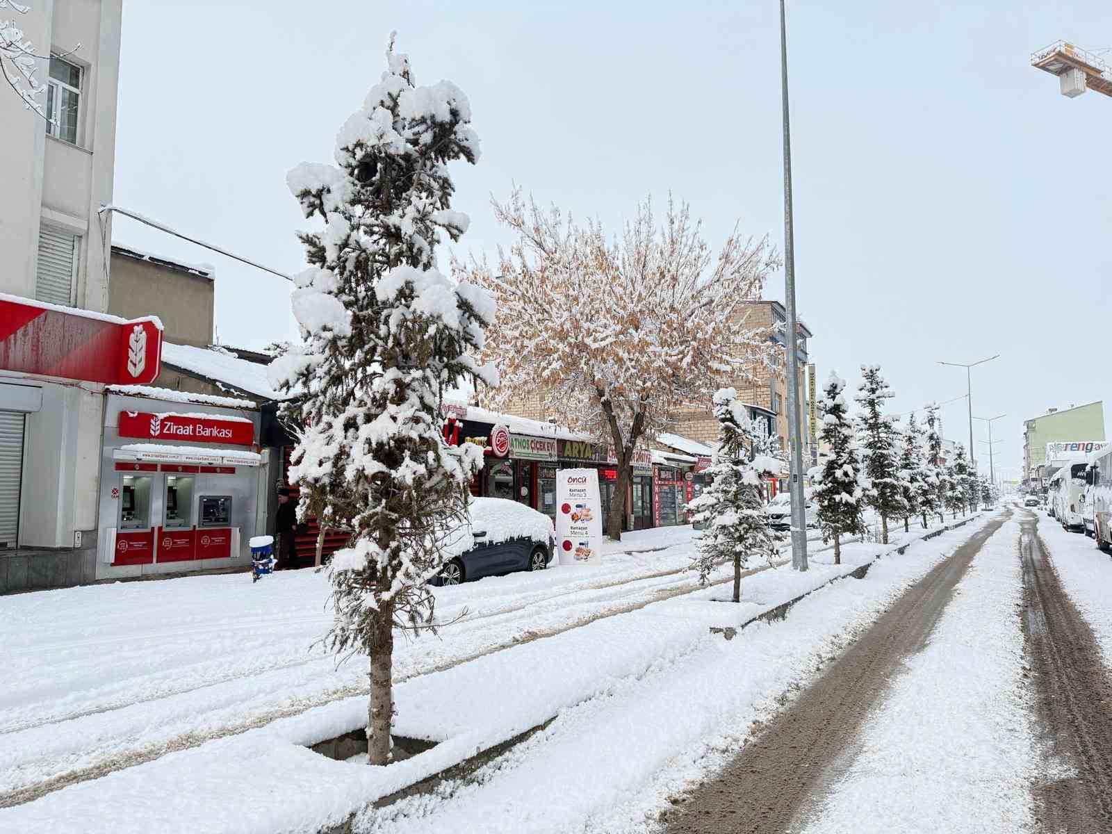 patnosta kar surprizi ilce merkezine 40 cm kar yagdi 0 7alz9aPn