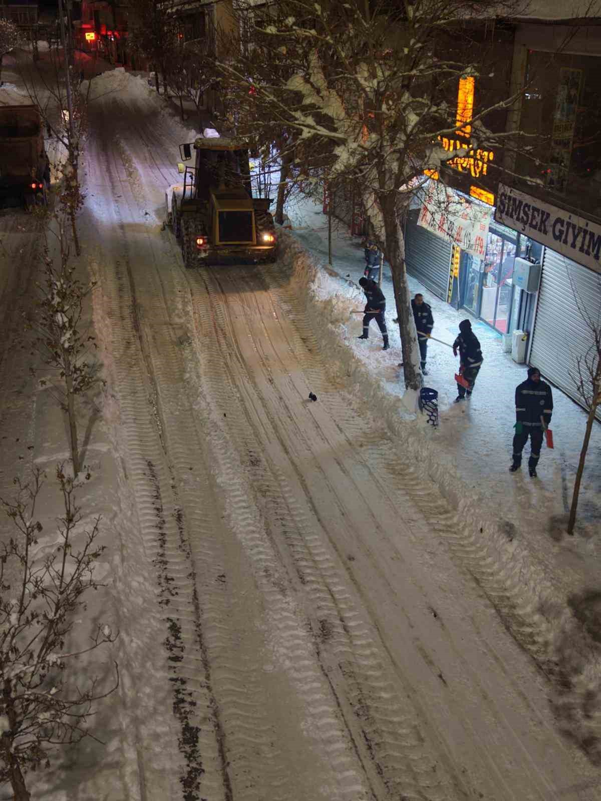 Patnos’ta karla mücadele aralıksız sürüyor 7 patnosta karla mucadele araliksiz suruyor 3 qlzryr7A