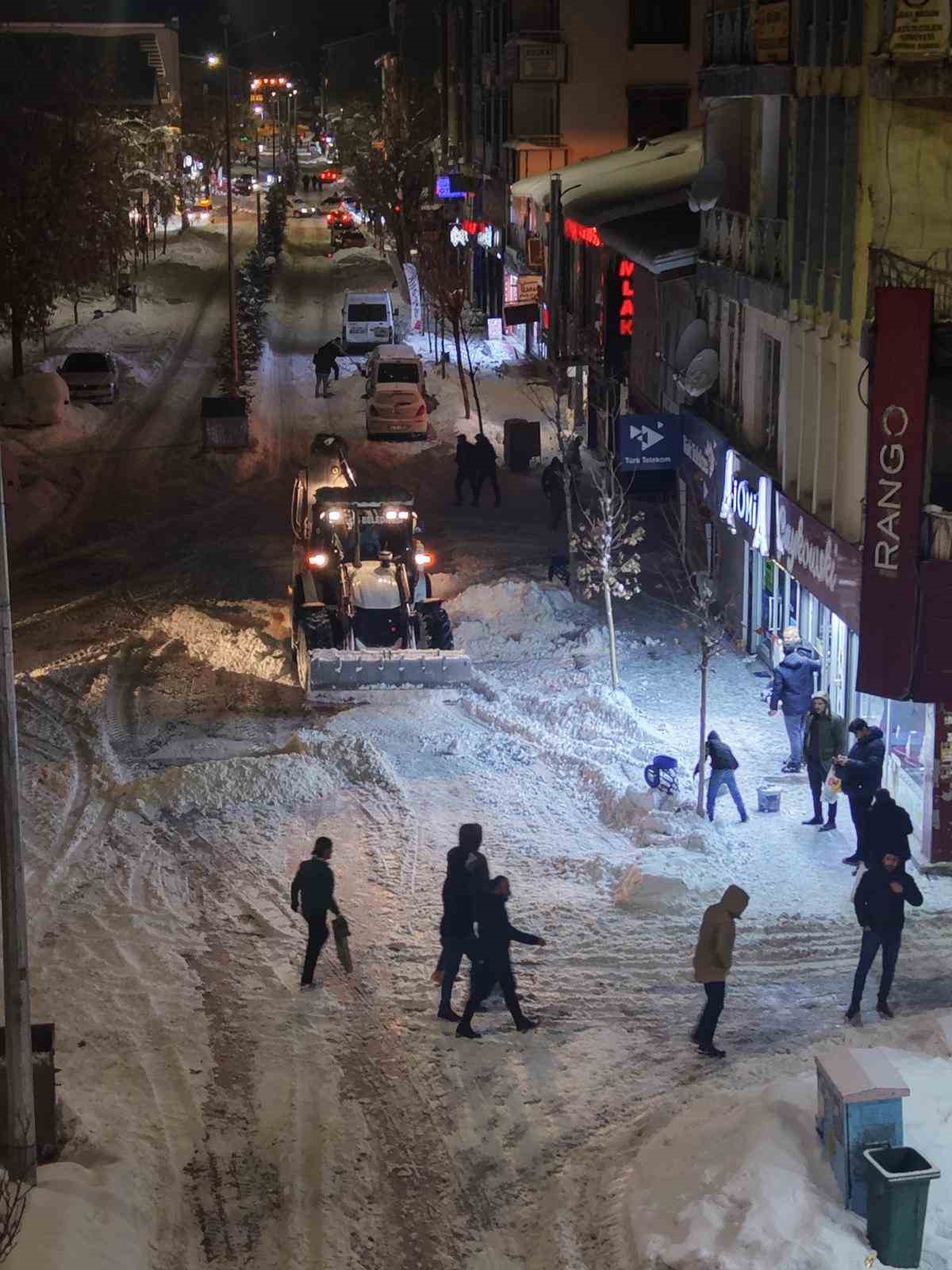 Patnos’ta karla mücadele aralıksız sürüyor 8 patnosta karla mucadele araliksiz suruyor 4 mh7Y72XS