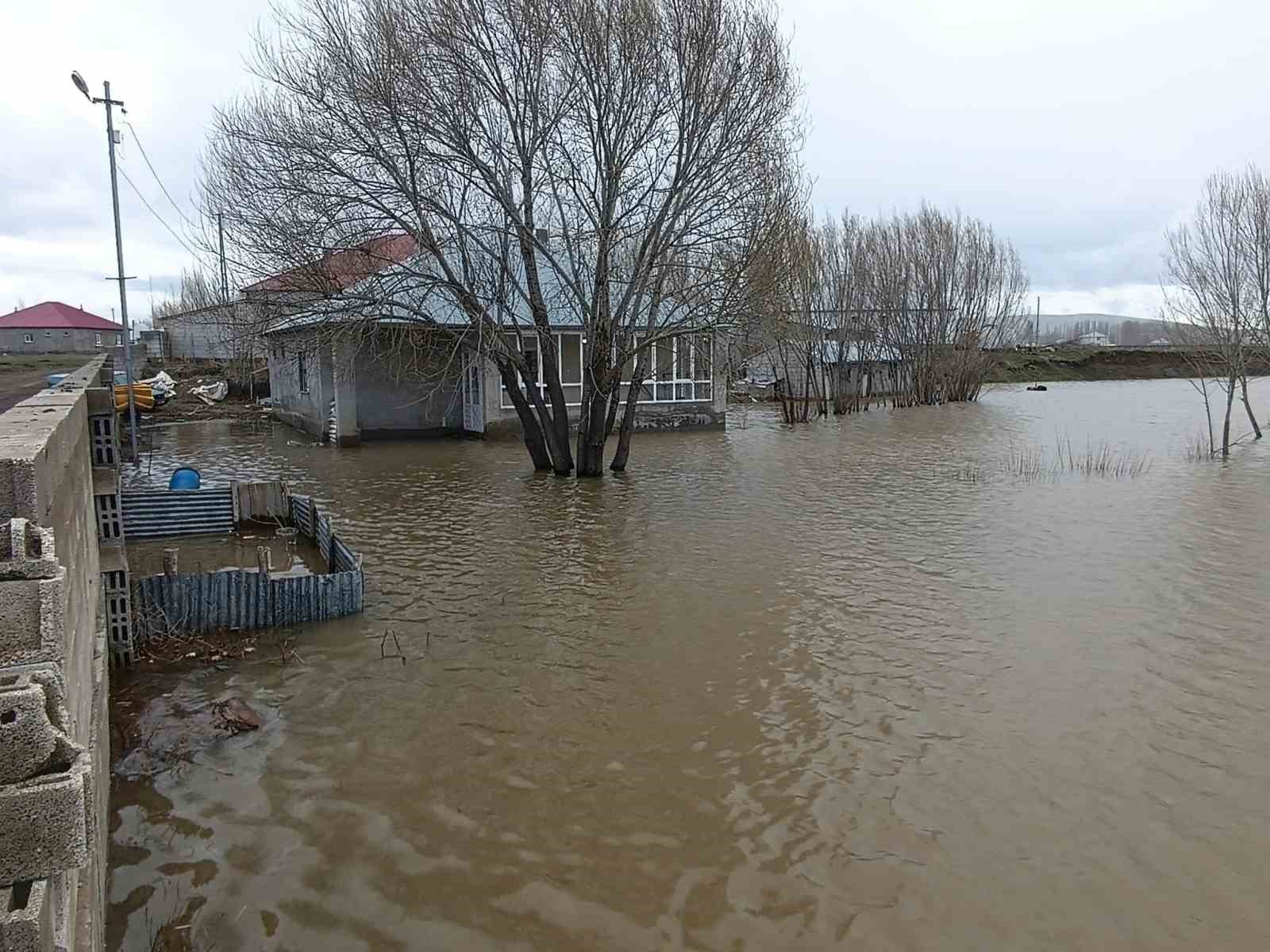 patnosta saganak taskina neden oldu evleri su basti 1 qubMTcia