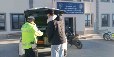 paylasim-yapmak-icin-trafigi-tehlikeye-atan-surucuye-46-bin-tl-ceza-uygulandi-ug9TGArI.jpg