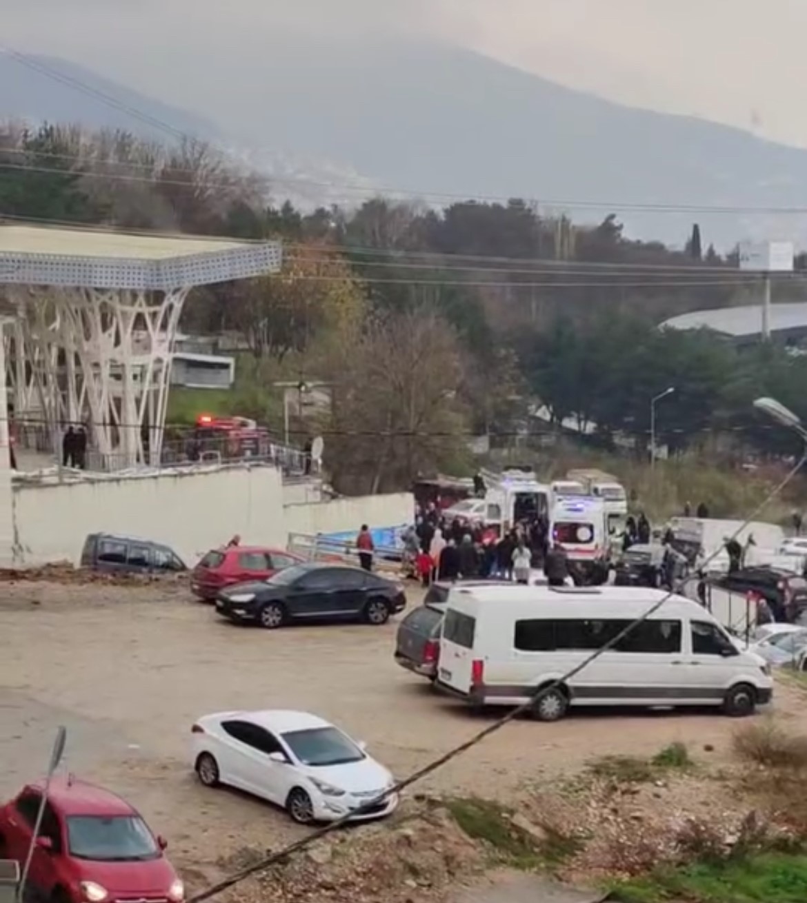 pazar alaninda korkutan anlar 1 kisi dumandan etkilendi 3 OMqktGTz