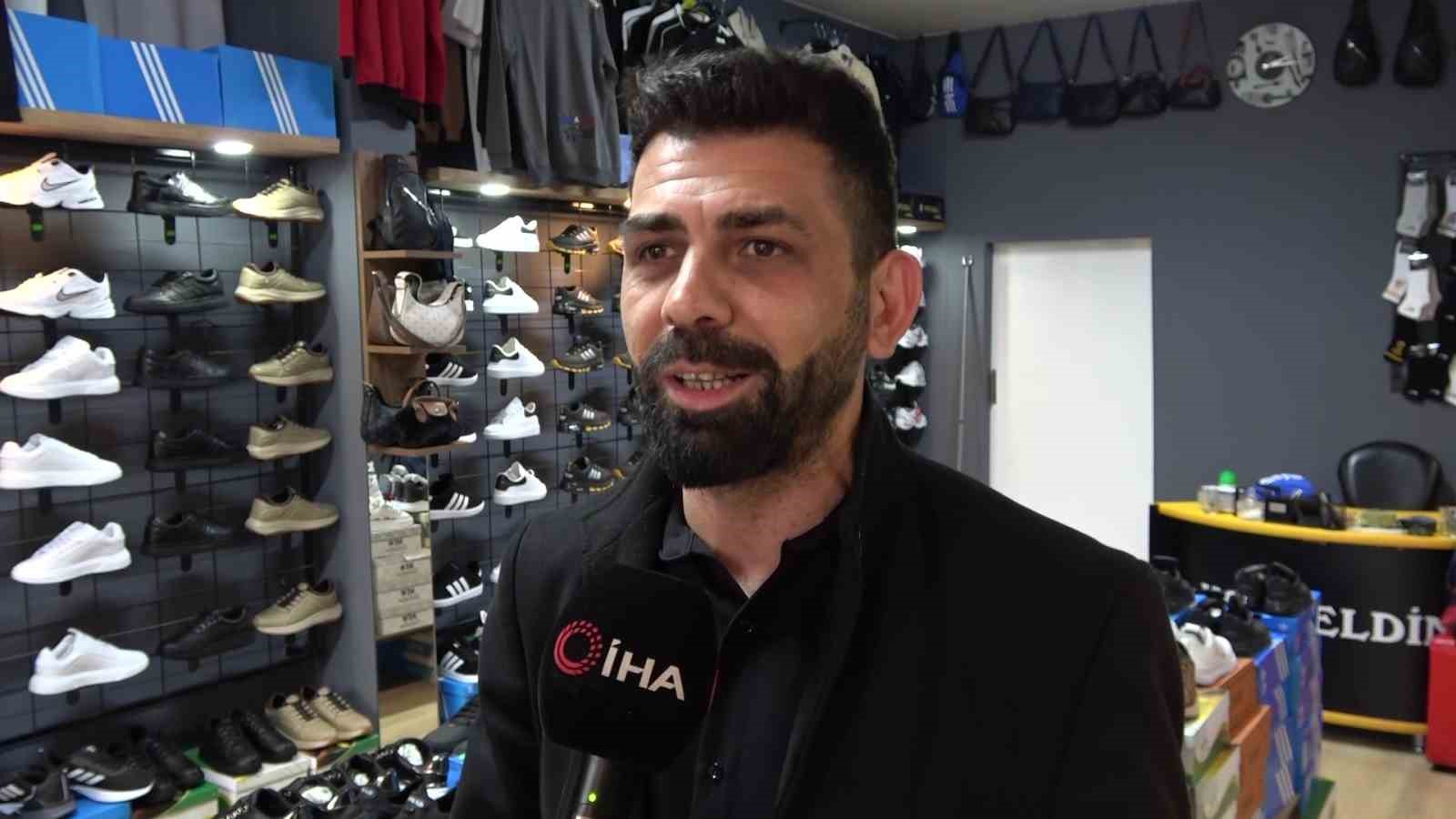 pazarci esnaf bedava bin cift ayakkabi dagitti halktan dua istedi 0 6TbE1KBA