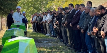 pazardan-mezara-3-kardes-ve-enisteleri-yan-yana-defnedildi-BlC1NwYQ.jpg