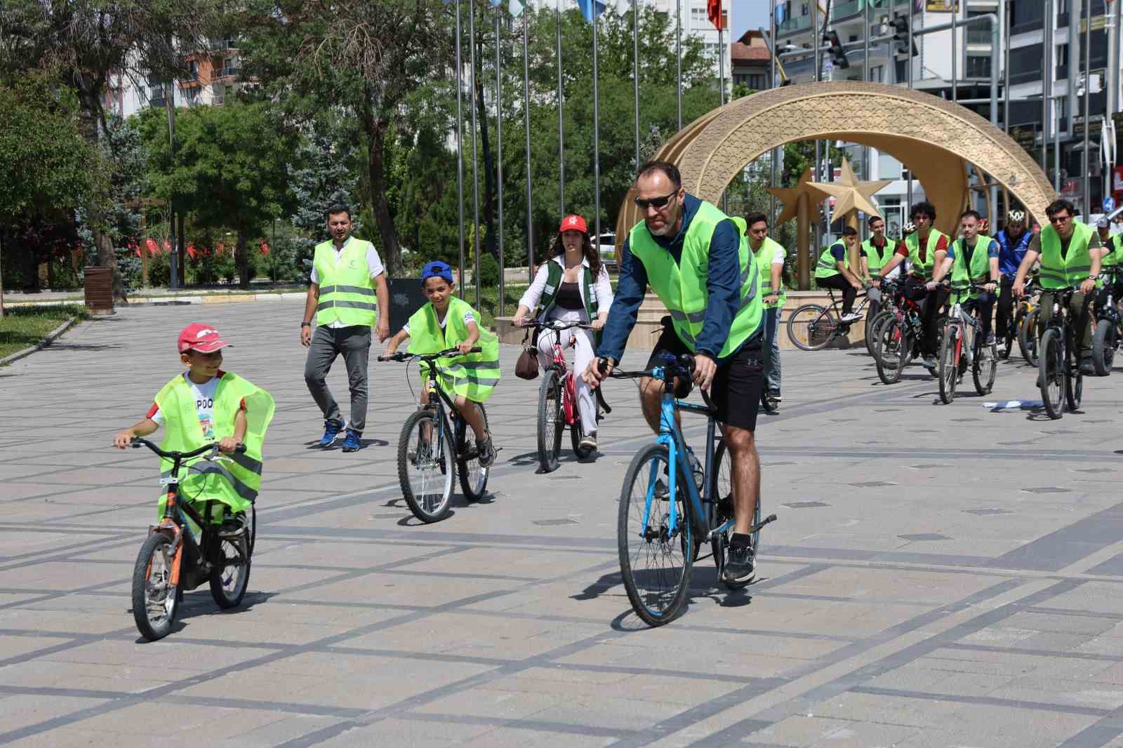 Pedallar, sağlık için çevrildi 5 pedallar saglik icin cevrildi 1 gWRGtHCj