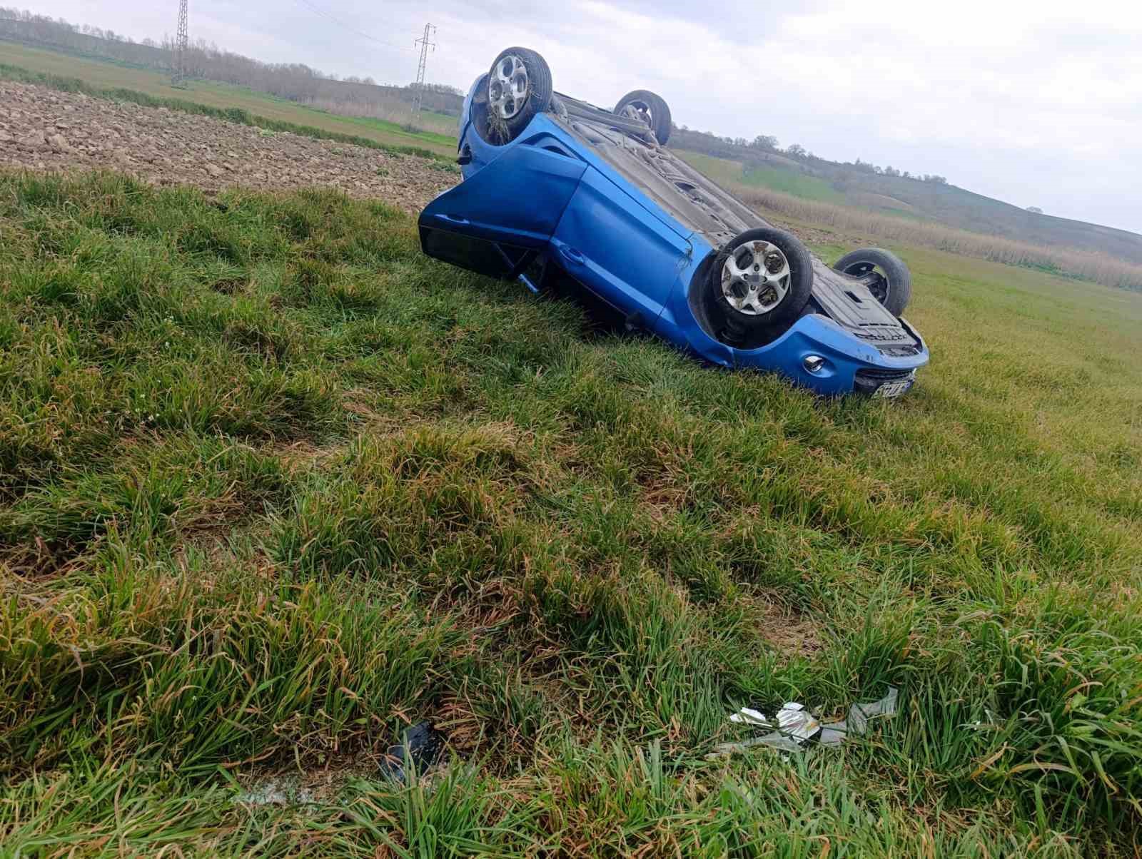 pehlivankoyde taralaya ucan otomobilin surucusu yaralandi 0 aD4VW7gZ
