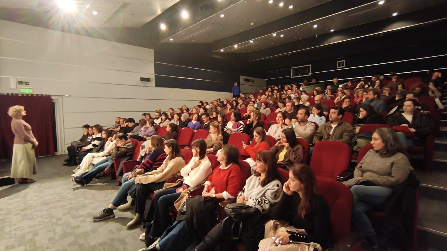 pelin esmer yeni filmiyle niluferde sinemaseverlerle bulustu 0 1bSRelB1