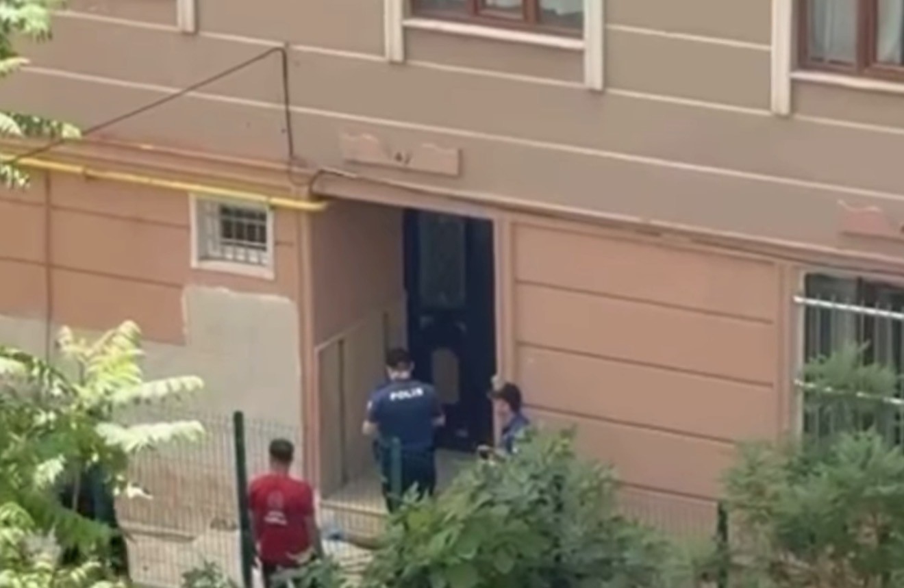 pencere temizlerken 5inci kattan dusen kadin hayatini kaybetti 1