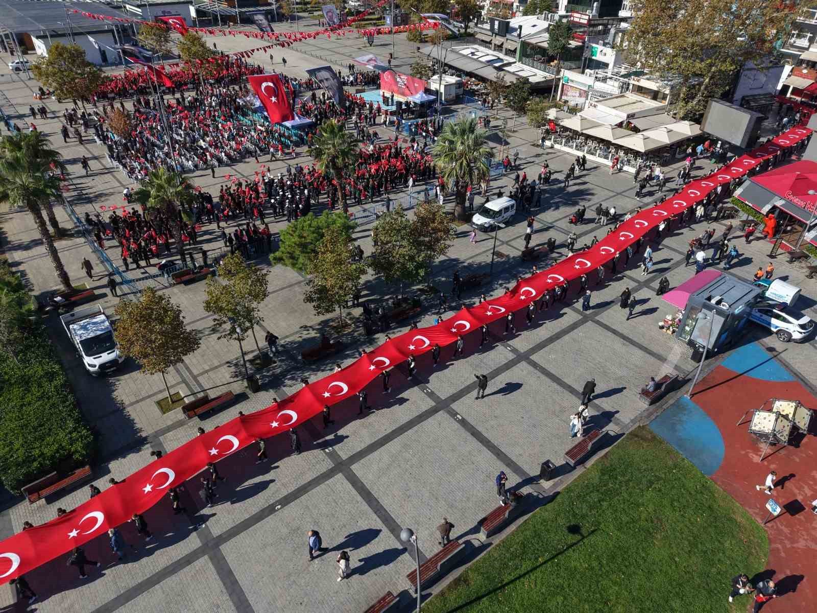 pendikte 102 metrelik turk bayragiyla cumhuriyet kutlamasi havadan goruntulendi 1 OEifLB8U