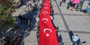 pendikte-102-metrelik-turk-bayragiyla-cumhuriyet-kutlamasi-havadan-goruntulendi-5SfmWCmc.jpg