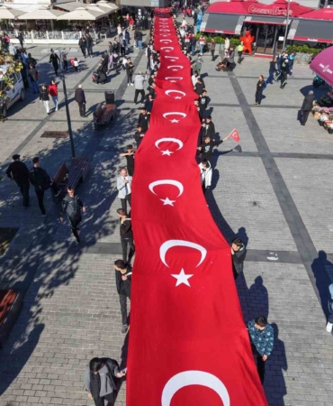 pendikte-102-metrelik-turk-bayragiyla-cumhuriyet-kutlamasi-havadan-goruntulendi-5SfmWCmc.jpg