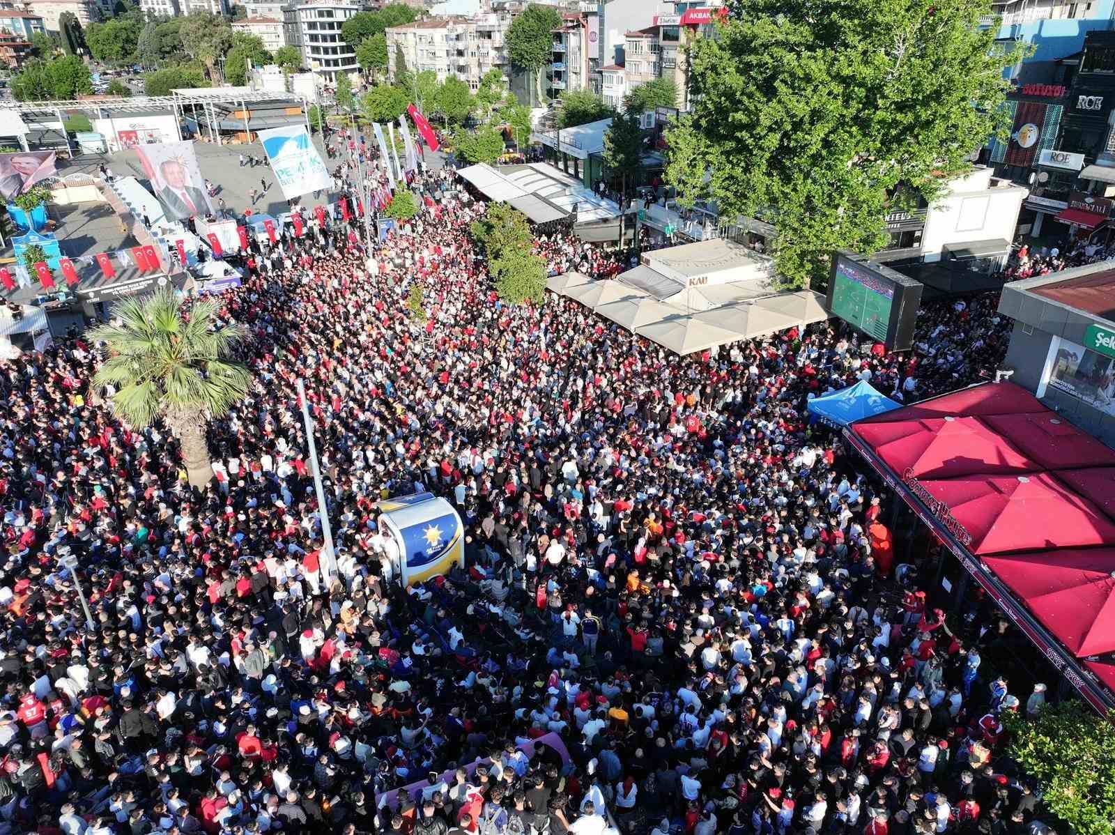 Pendik’te 20 bin kişilik milli heyecan havadan görüntülendi 5 pendikte 20 bin kisilik milli heyecan havadan goruntulendi 1