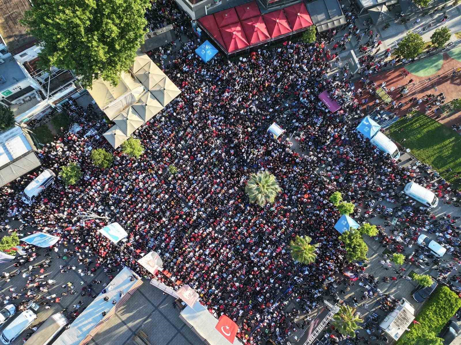 Pendik’te 20 bin kişilik milli heyecan havadan görüntülendi 6 pendikte 20 bin kisilik milli heyecan havadan goruntulendi 2 LyTi3P2m