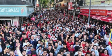 pendikte-20-bin-kisilik-milli-heyecan-havadan-goruntulendi-FFGVfbOX.jpg