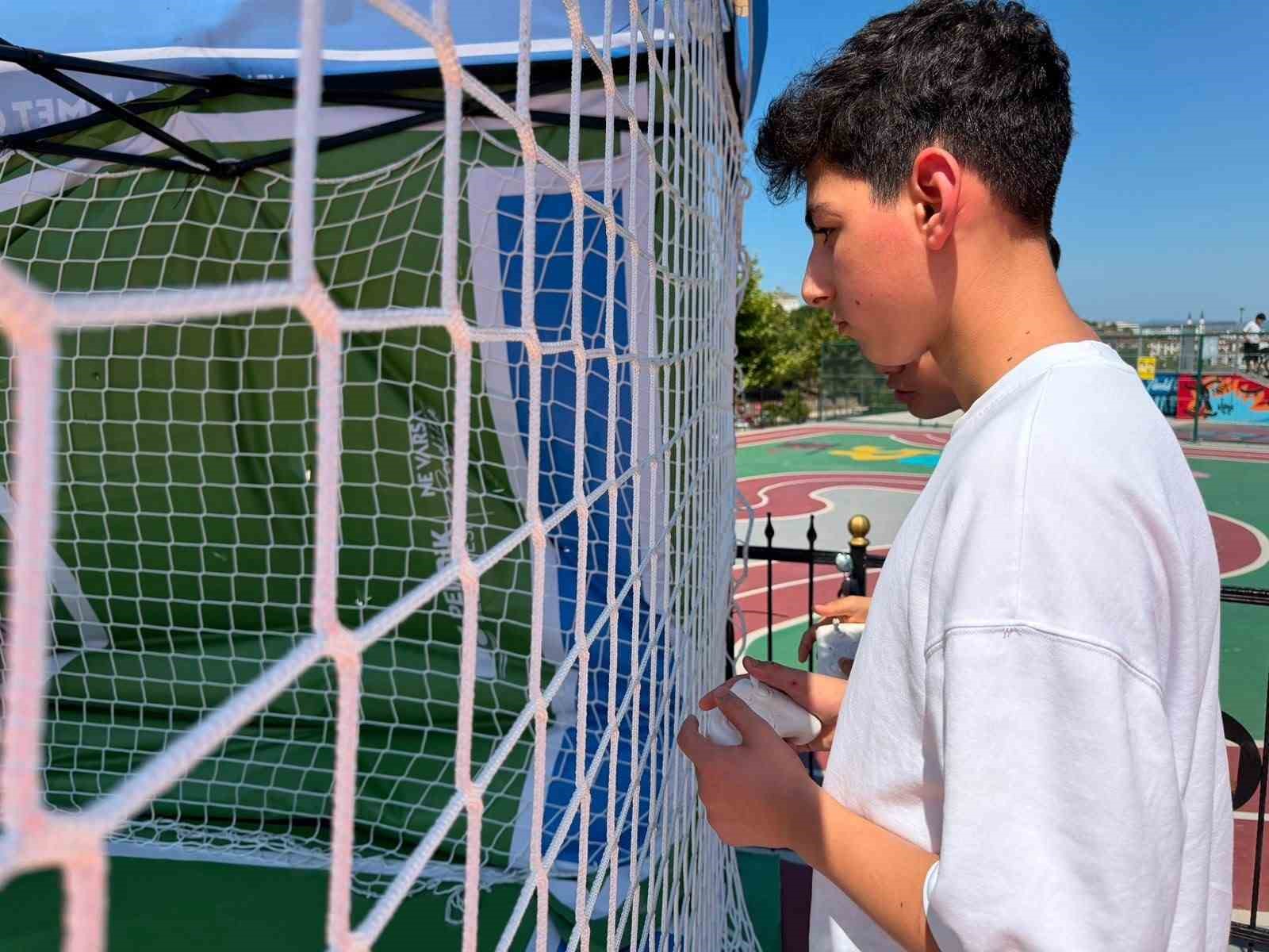 Pendik’te dronlar futbol oynadı 4 pendikte dronlar futbol oynadi 0