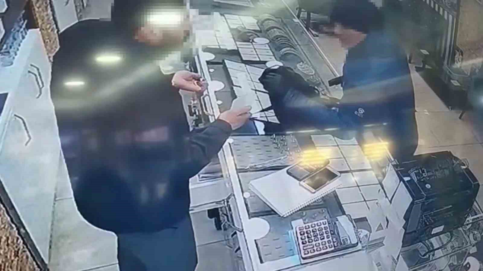 pendikte oyuncak silahla soygun girisiminde bulunan supheli tutuklandi 0 ydpp9trt