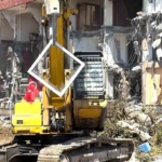 pendikte-yikim-sirasinda-dikkat-ceken-hassasiyet-kepce-operatoru-turk-bayragi-icin-calismayi-durdurdu-5JQyJxK9.jpg