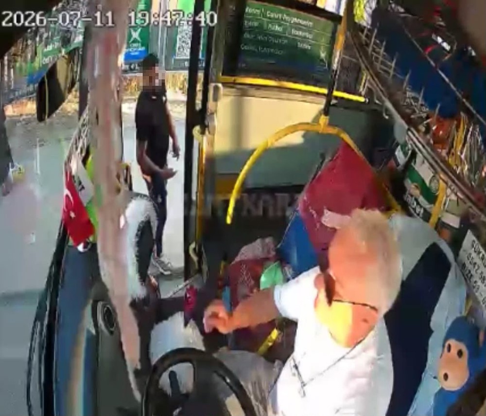 Penseyi silah gibi gösterip şoförü tehdit eden yolcu yakalandı 4 penseyi silah gibi gosterip soforu tehdit eden yolcu yakalandi 0 ve3phg2C