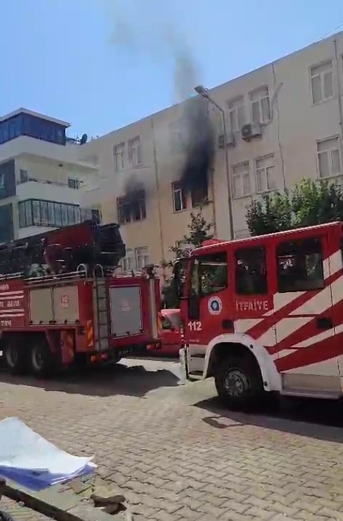 personel lojmani olarak kullanilan daire yandi 1 kisi dumandan etkilendi 2 FPLW53cw