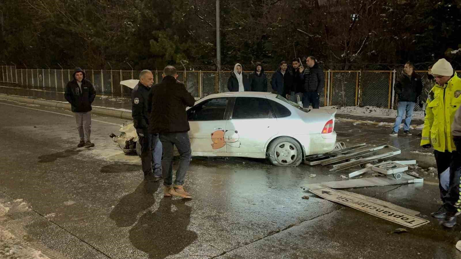 pert olan otomobilden burnu kanamadan cikti 3 bTEYgWYB