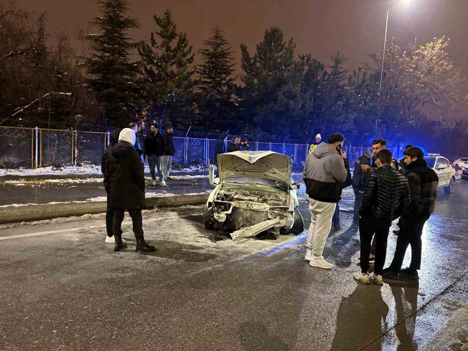 pert olan otomobilden burnu kanamadan cikti 5 MK6324dz