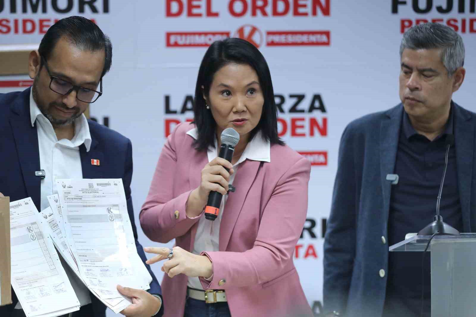 perudaki devlet baskanligi secimlerini eski devlet baskani fujimorinin kizi keiko fujimori kazandi 0 SUPmNF6r