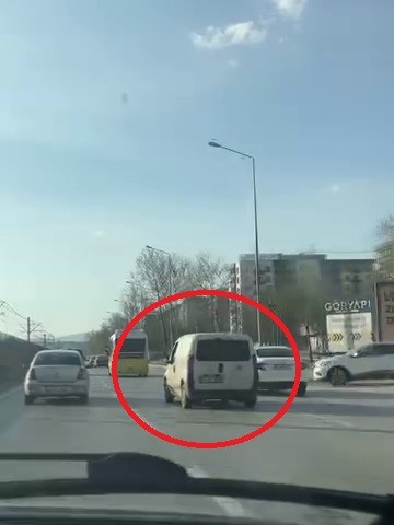 pes pese makas atti trafigi tehlikeye dusurdu 0
