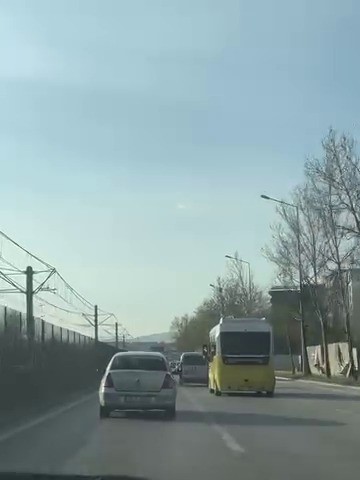 pes pese makas atti trafigi tehlikeye dusurdu 1 Q4TTvJNw