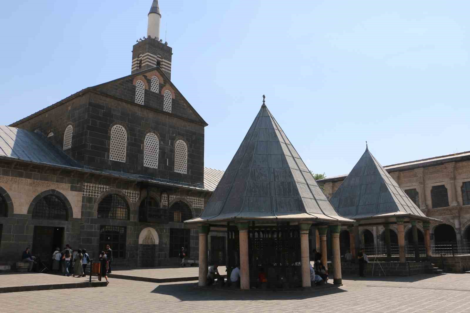 peygamberler sehri diyarbakir kitabi okuyucuyla bulusuyor 0