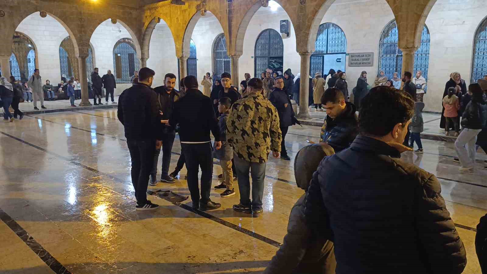 peygamberler sehri sanliurfada berat kandili coskusu 4 VT9O14EW