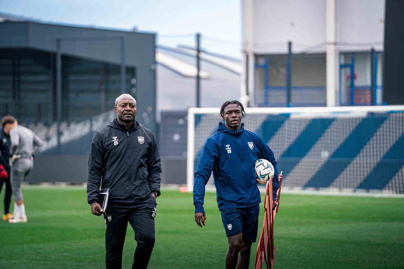 Pierre Webo için Süper Lig ve alt lig kulüpleri devrede 6 pierre webo icin super lig ve alt lig kulupleri devrede 2 9HimpuCq