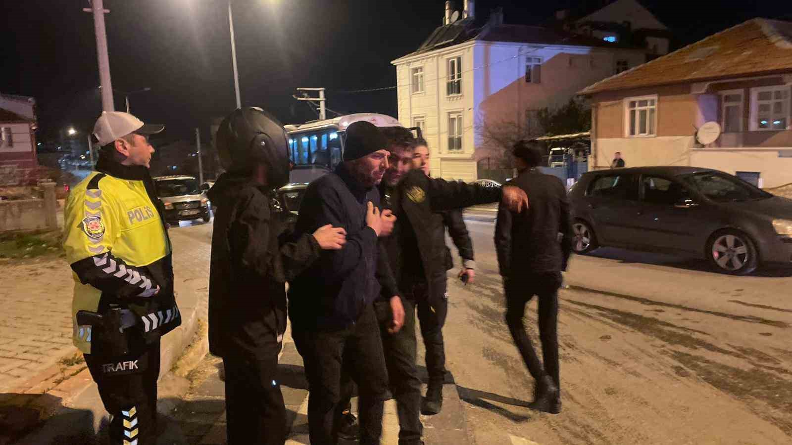 pikap ile otomobilin carpistigi kazada ortalik savas alanina dondu 6 yarali 2 EMLV6LgB