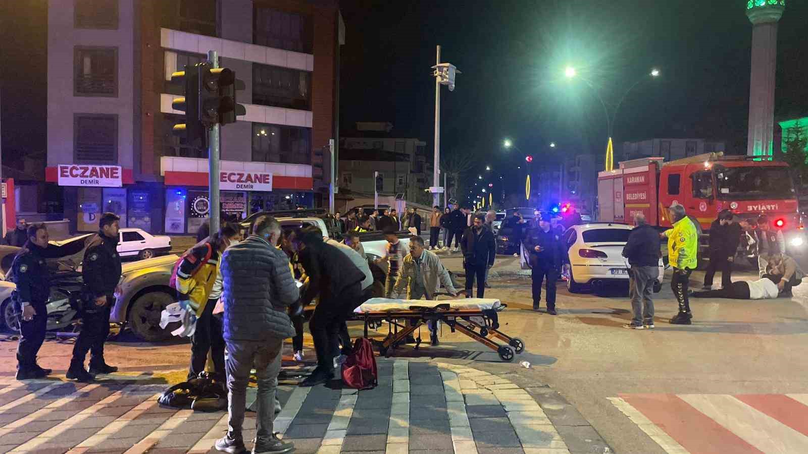 pikap ile otomobilin carpistigi kazada ortalik savas alanina dondu 6 yarali 3 uJrtHbsF