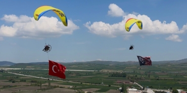 pilotlar-gokyuzunde-turk-bayragi-acarak-19-mayis-ataturku-anma-genclik-ve-spor-bayramini-kutladi-4kf9tZme.jpg