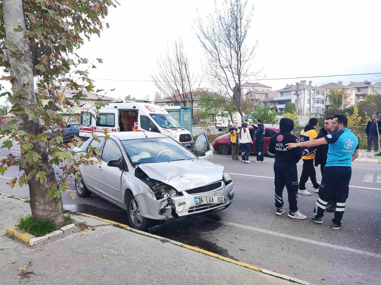 pinarhisarda otomobiller carpisti 3 kisi hafif yaralandi 0