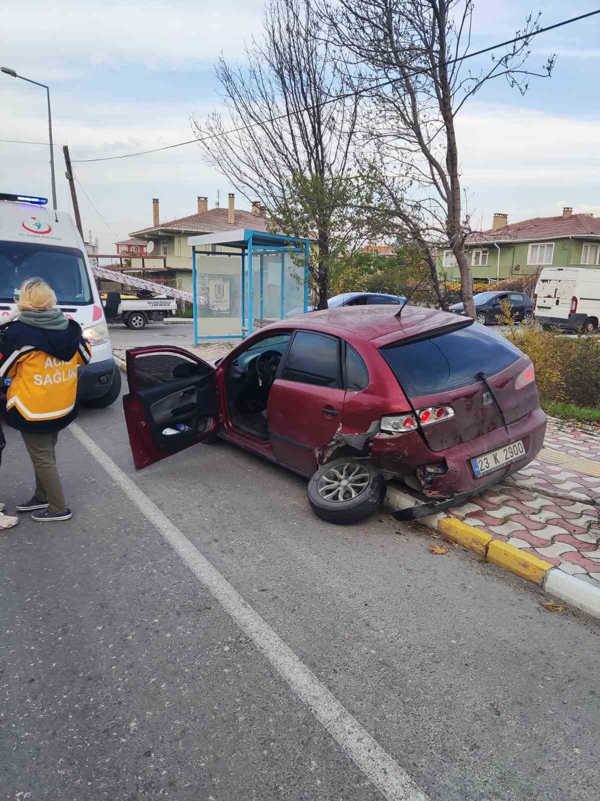 pinarhisarda otomobiller carpisti 3 kisi hafif yaralandi 1 gG6pyvWY