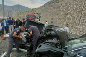 pirinkayalar-tuneli-cikisinda-otomobiller-kafa-kafaya-carpisti-4-yarali-n6LJjKvg.jpg