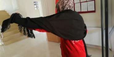 piskin-dilenci-cek-abi-cek-dedi-zabita-mudurlugune-oynayarak-girdi-CNaUmBIl.jpg