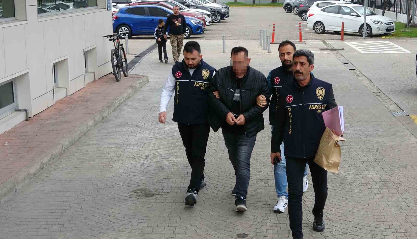 piskin hirsiz kuyumcudan caldigi altinlarla yakalandi iyi ettiniz aksam televizyona cikar 0 N3Ha5z44