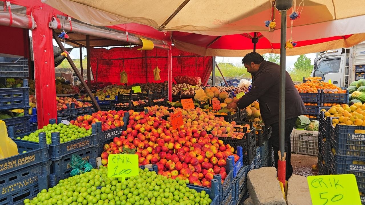 piyasaya aldiris etmedi uygun fiyata sebze meyve satisi yaparak gonulleri kazandi 1