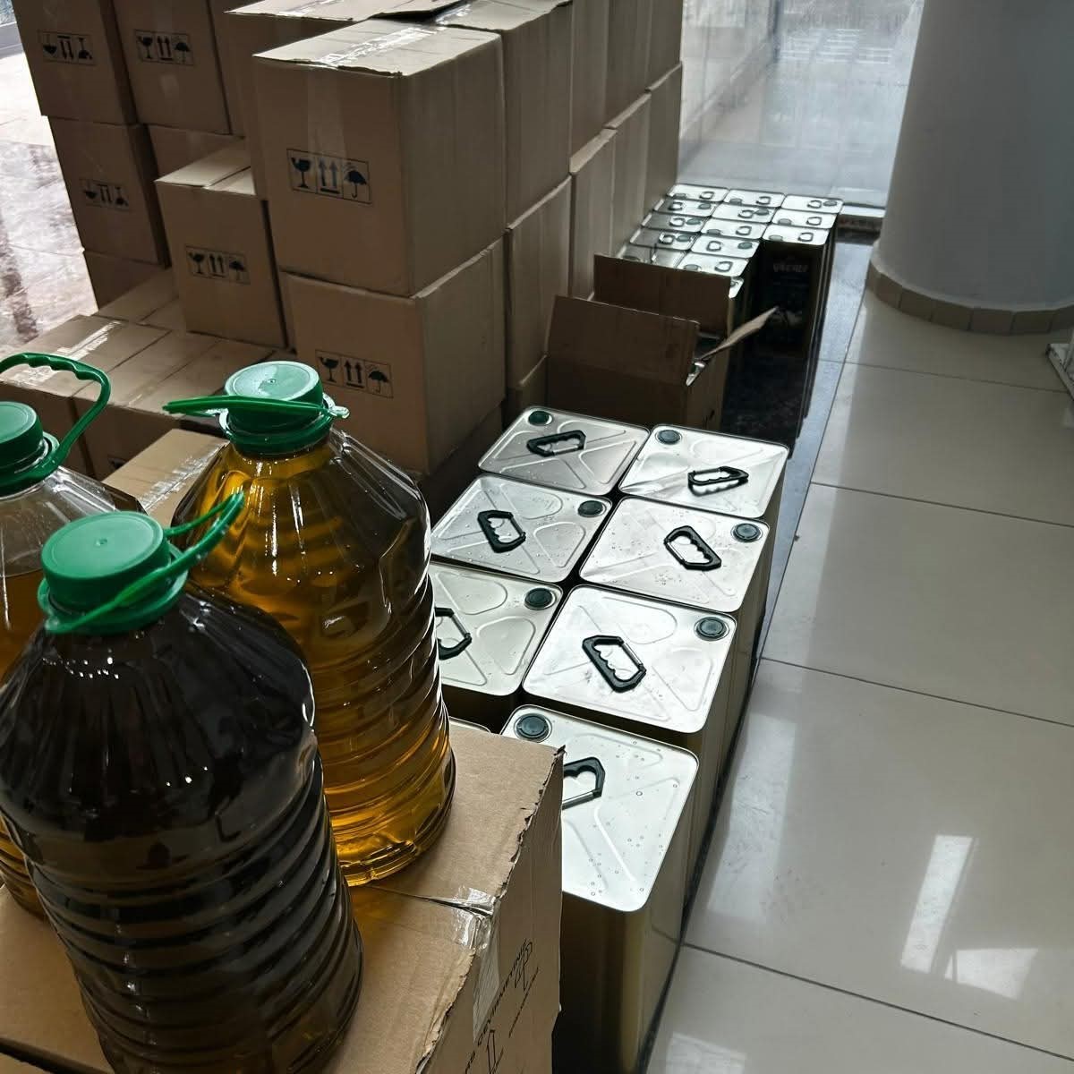 Piyasaya "natürel sızma zeytinyağı" diye sürülen 2 bin litre yağ hileli çıktı 5 piyasaya naturel sizma zeytinyagi diye surulen 2 bin litre yag hileli cikti 1 gUXiTOlH