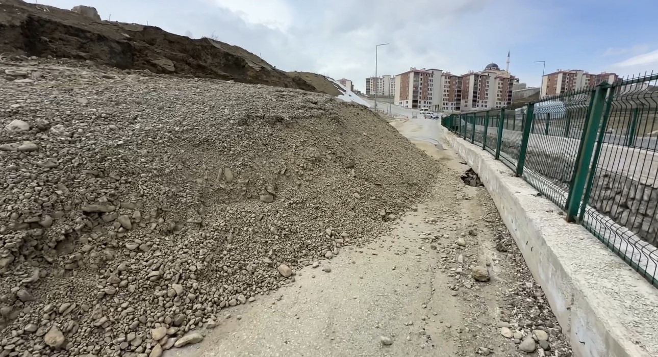 pizok yolu 13 gundur kapali 0 wbVvhcGE