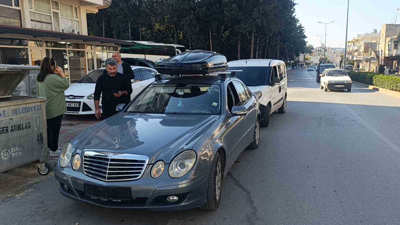 plakasi bezle kapatilan mercedes plakasiz cikti 4 FtrDLZwR