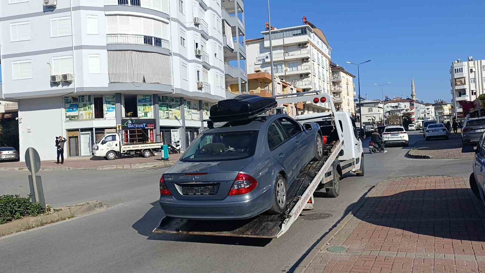 plakasi bezle kapatilan mercedes plakasiz cikti 5 U6k981Wz